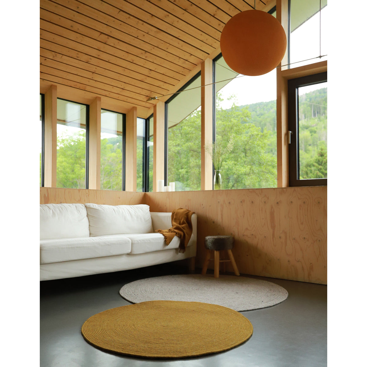 Tapis rond laine feutrée NEETHU OCRE M nattiot-shop