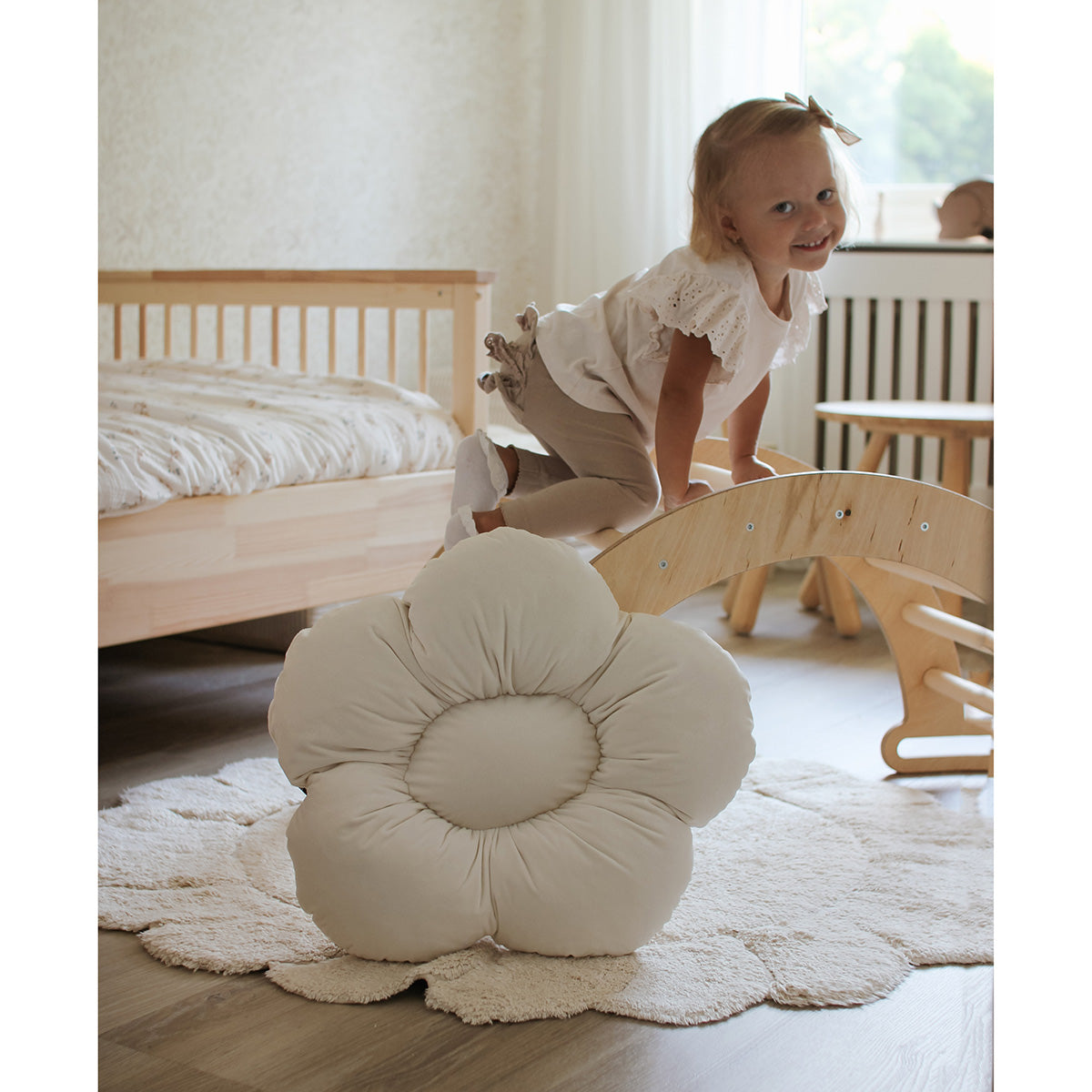 Round washable cotton children's bedroom rug "petals" finish GABRIELLE