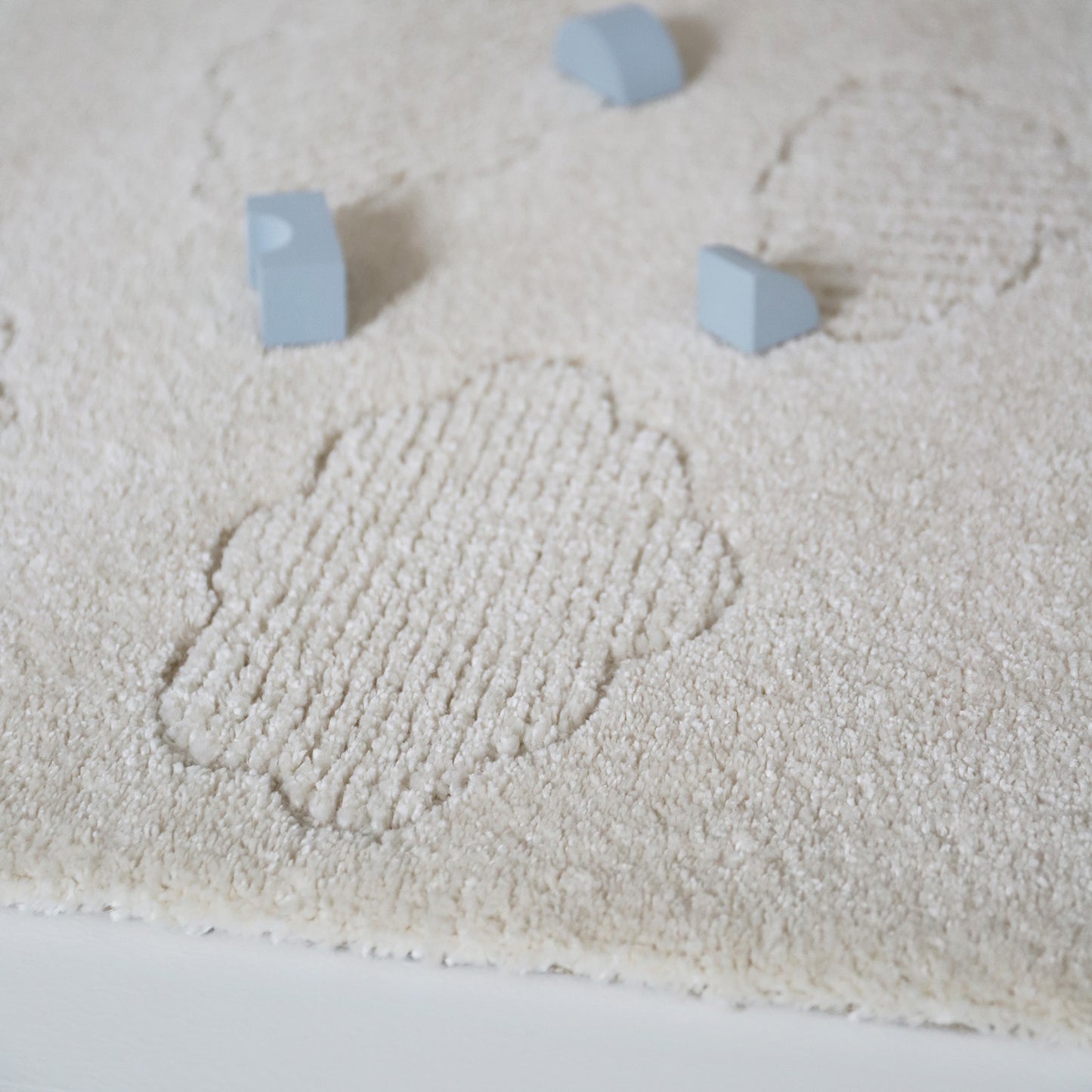 Tapis enfant petits nuages ton sur ton NOUBY S