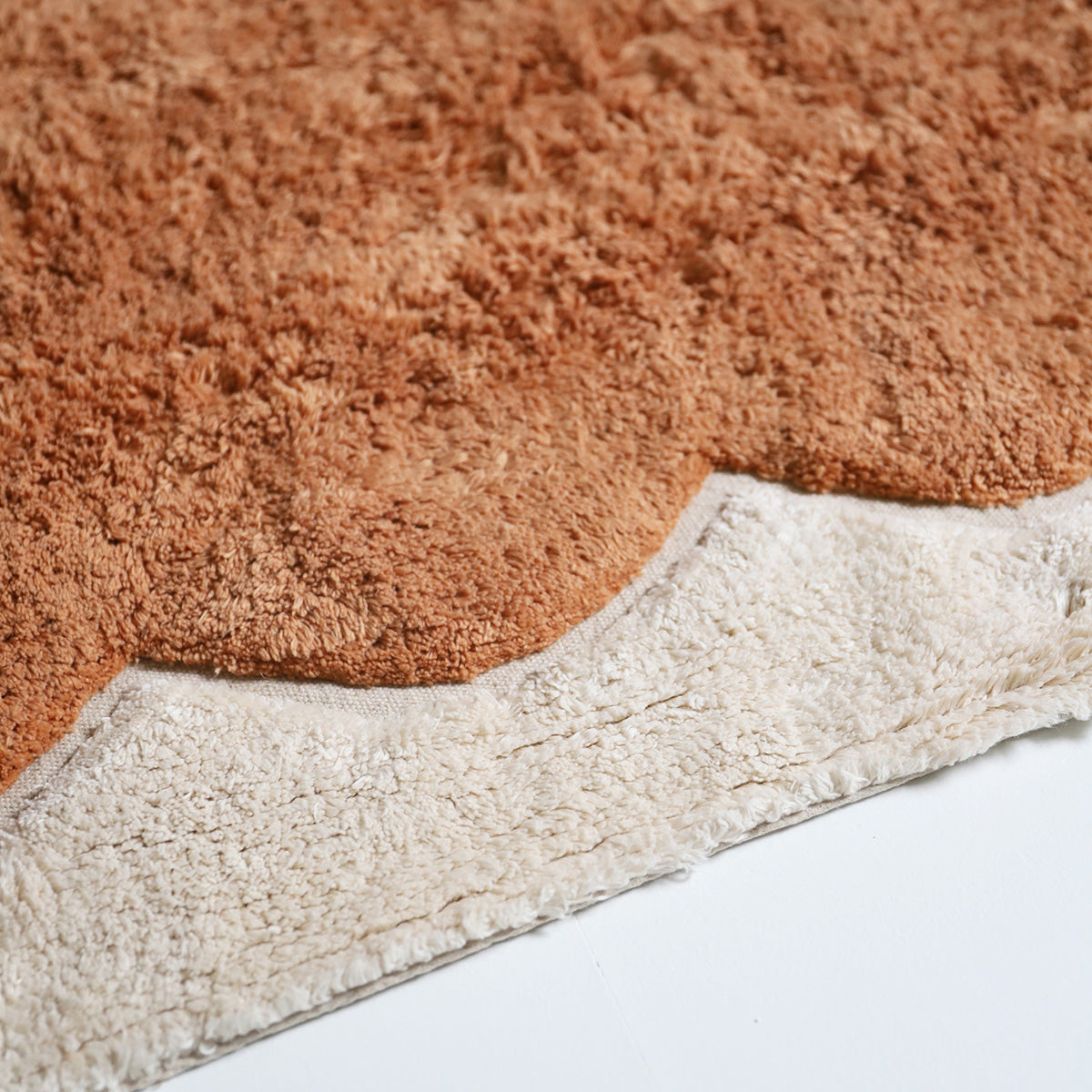 Tapis enfant design festonné Alfonsina "toast" nattiot-shop