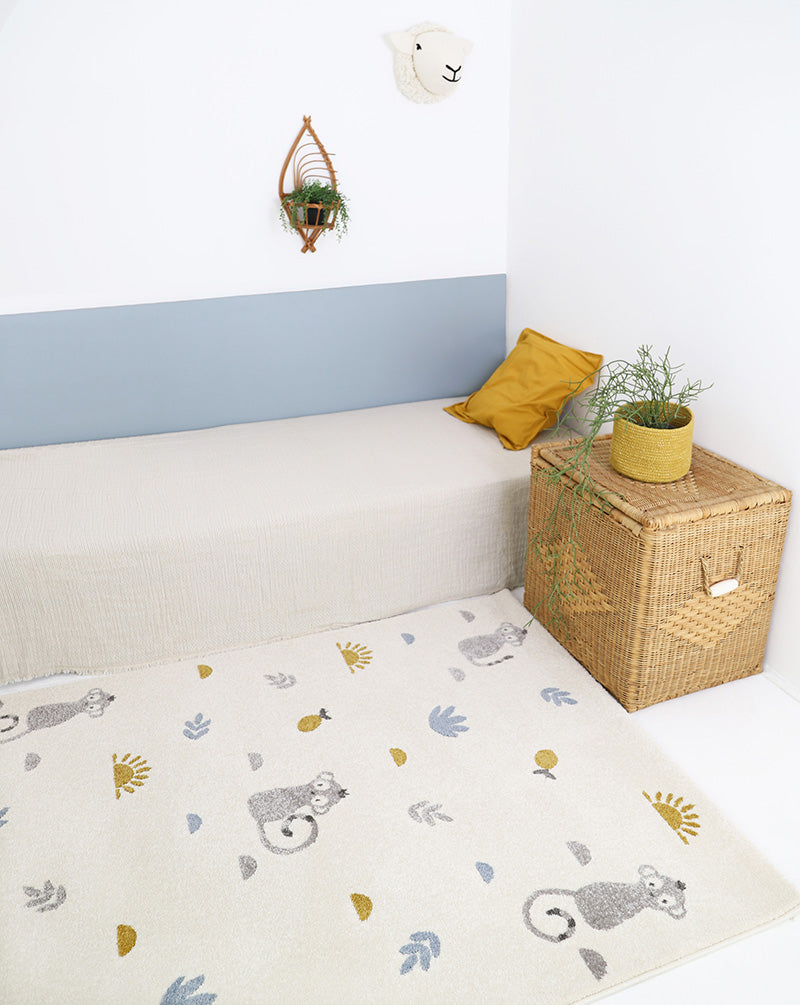 Tapis chambre enfant petit singes LITTLE WILD MONKEY MIEL M