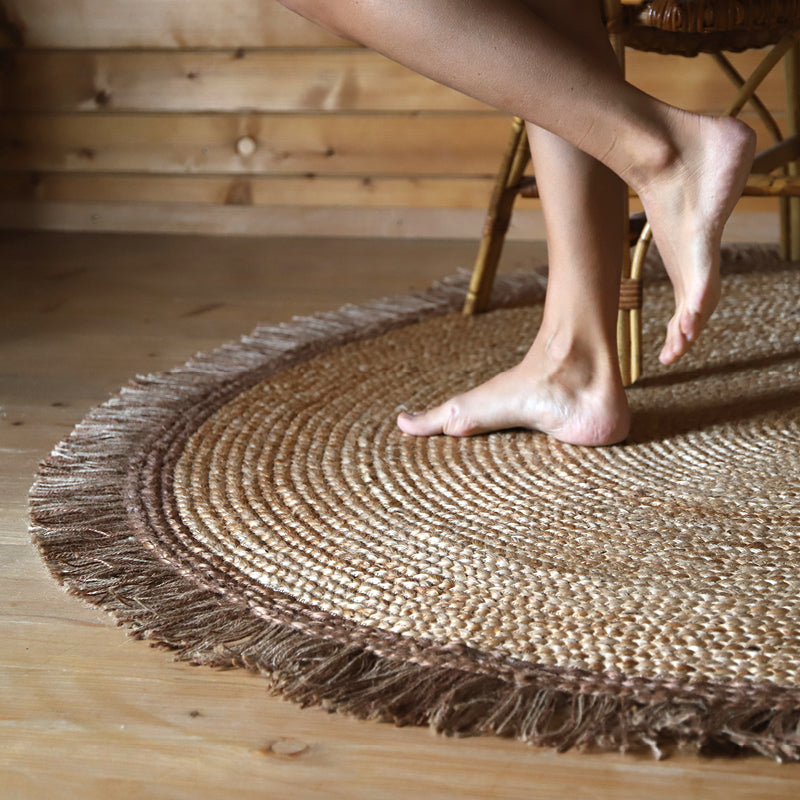 THAR round jute rug with fringes