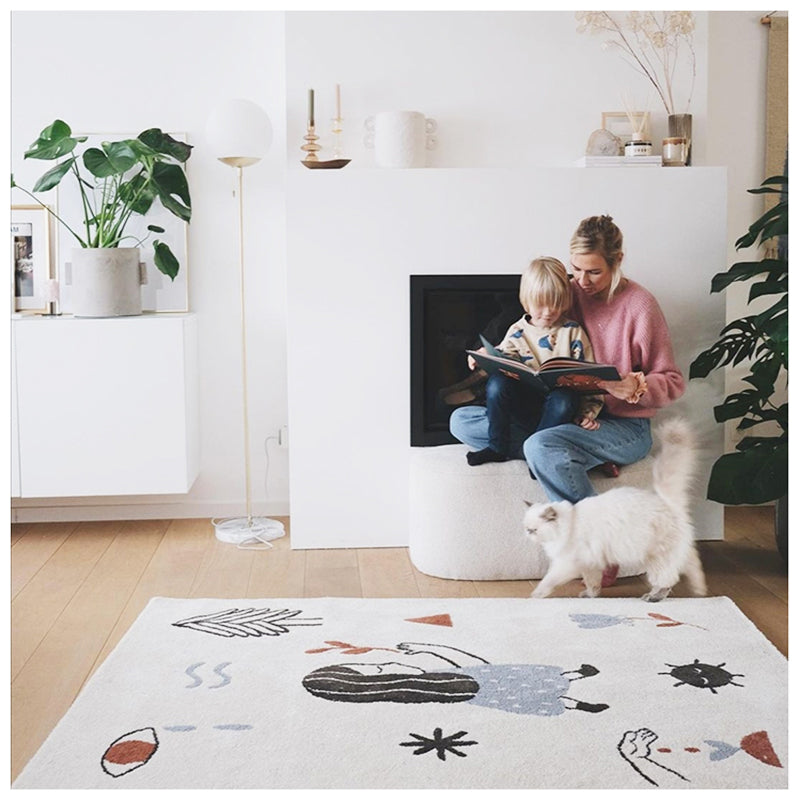 LOVE right by Marta Abad Blay children's rug